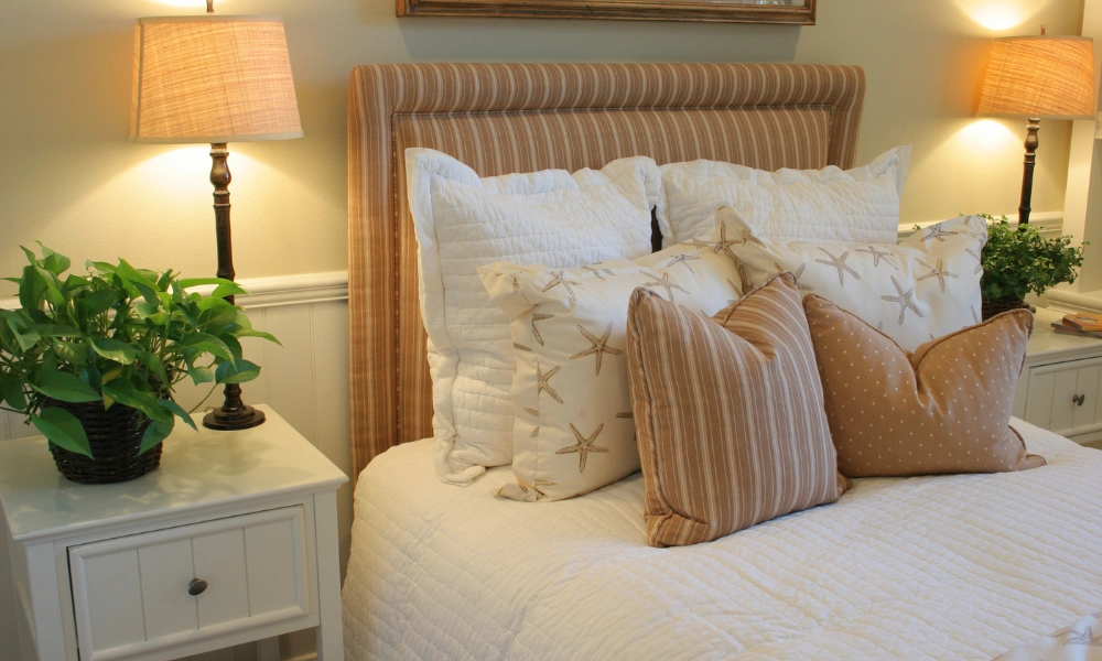 Airy Master Bedroom: Color and Light 